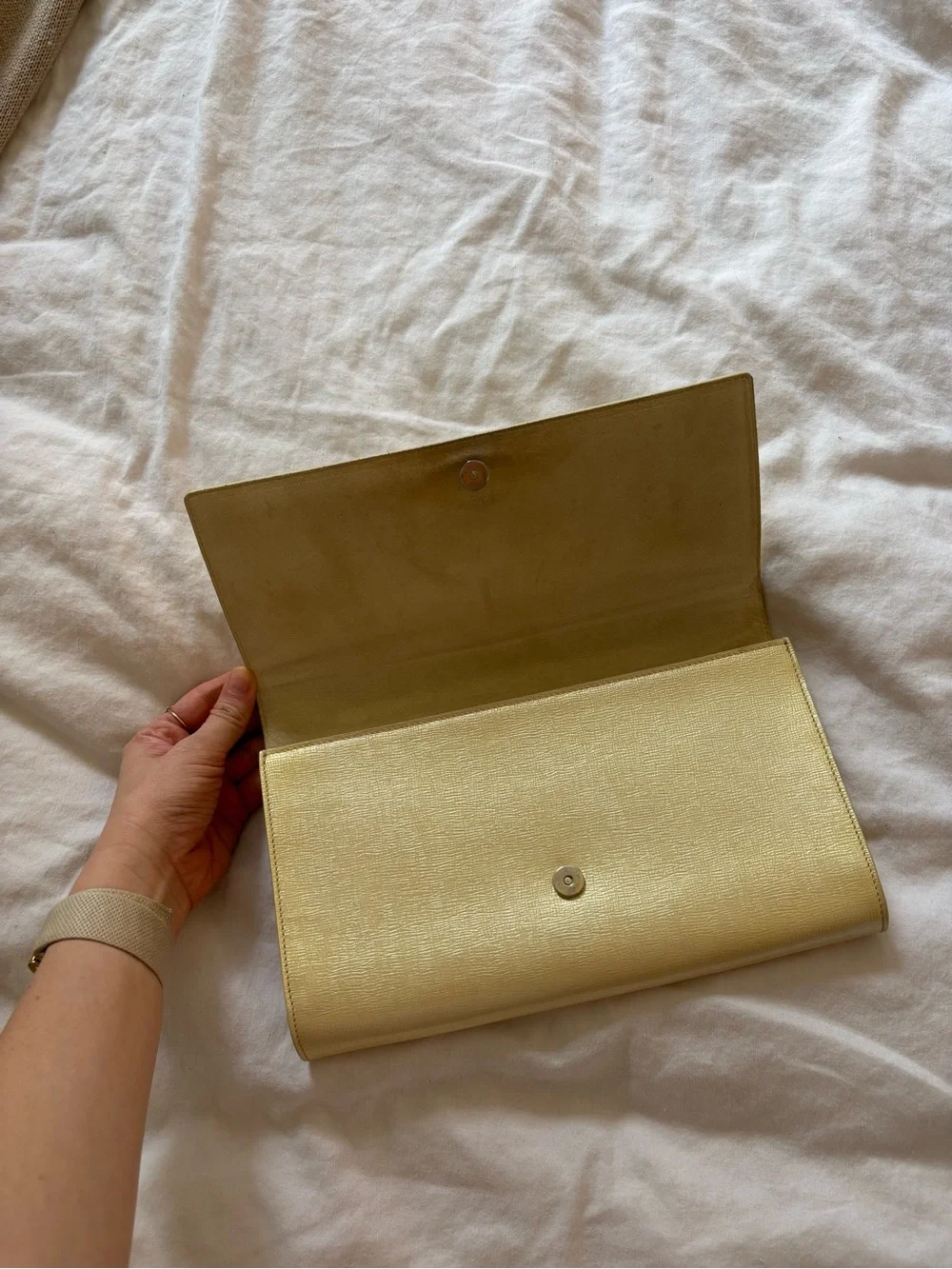 Vintage Yves Saint Laurent Belle de Jour clutch in metallic gold leather - Picture 5 of 7